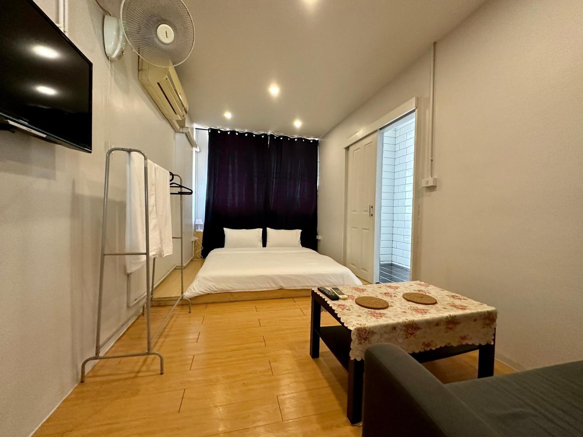 The Cute Silom Hostel กรุงเทพมหานคร ภายนอก รูปภาพ