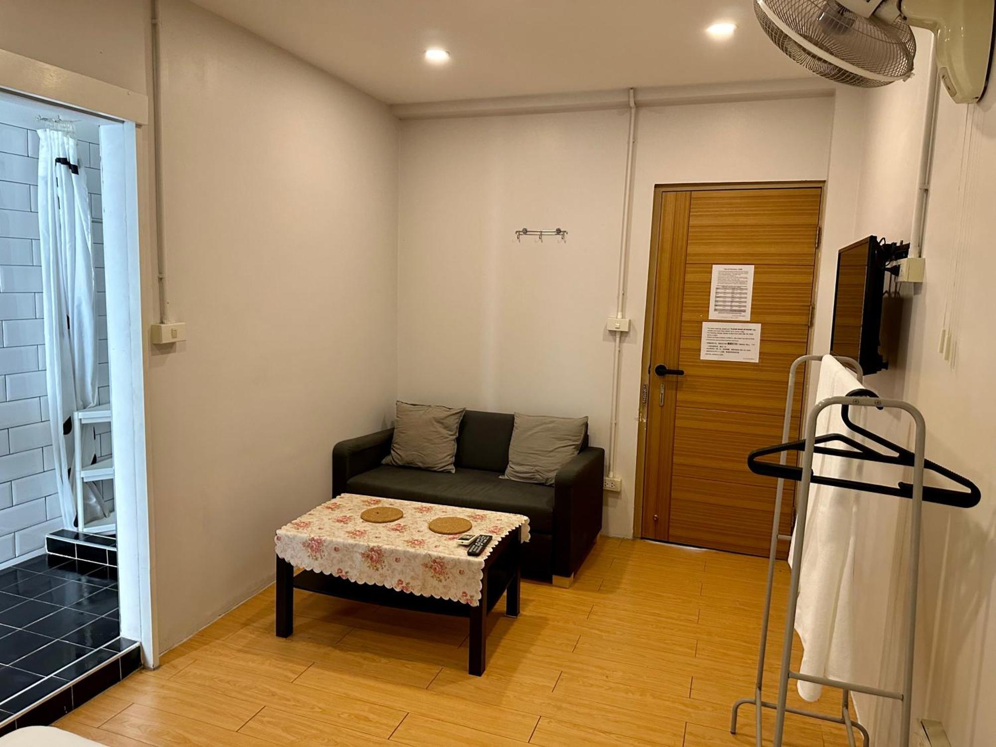 The Cute Silom Hostel กรุงเทพมหานคร ภายนอก รูปภาพ