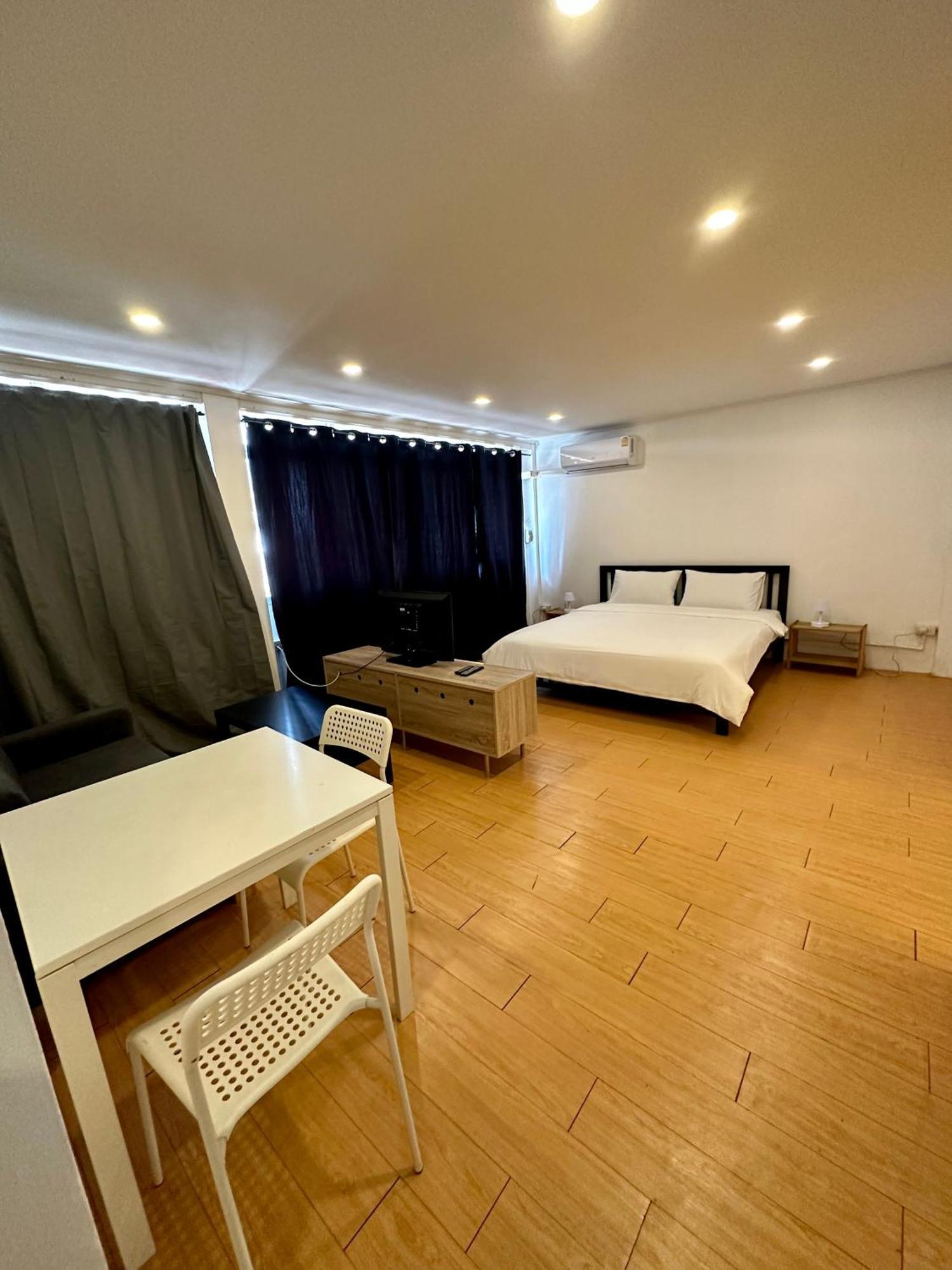 The Cute Silom Hostel กรุงเทพมหานคร ภายนอก รูปภาพ