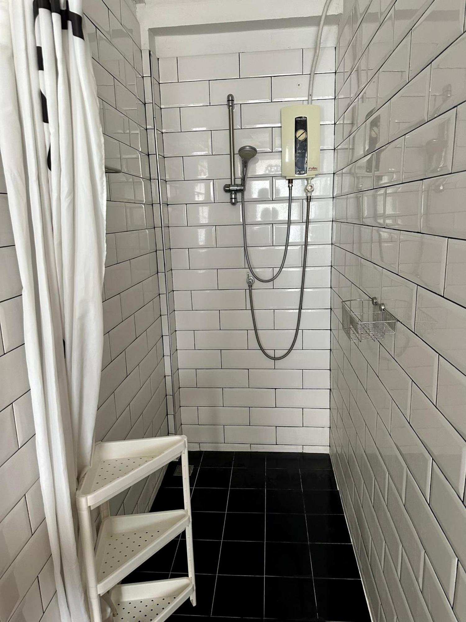 The Cute Silom Hostel กรุงเทพมหานคร ภายนอก รูปภาพ