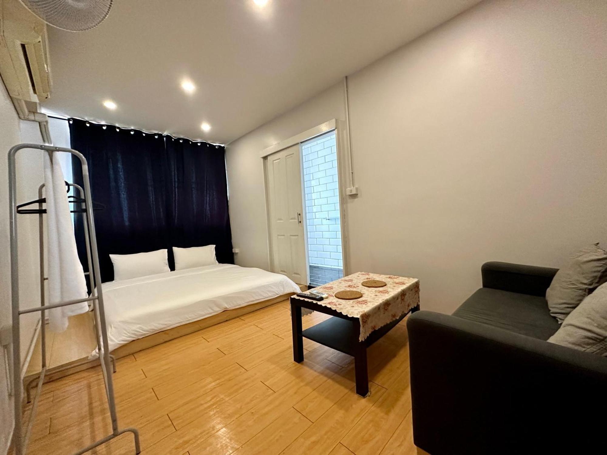 The Cute Silom Hostel กรุงเทพมหานคร ภายนอก รูปภาพ
