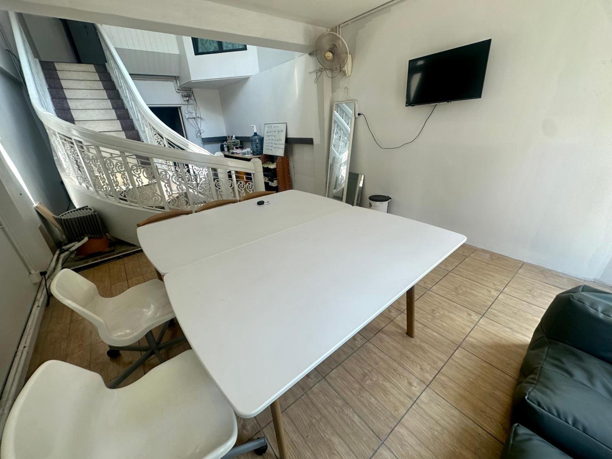 The Cute Silom Hostel กรุงเทพมหานคร ภายนอก รูปภาพ