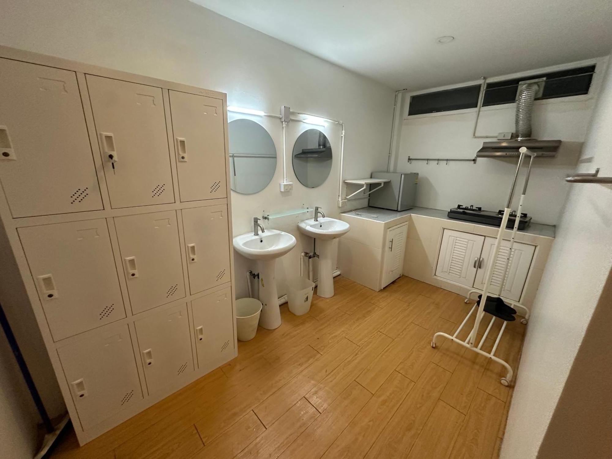 The Cute Silom Hostel กรุงเทพมหานคร ภายนอก รูปภาพ
